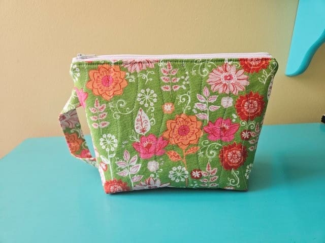 Quilted Zipper Pouch with Side Strap Sewing Tutorial