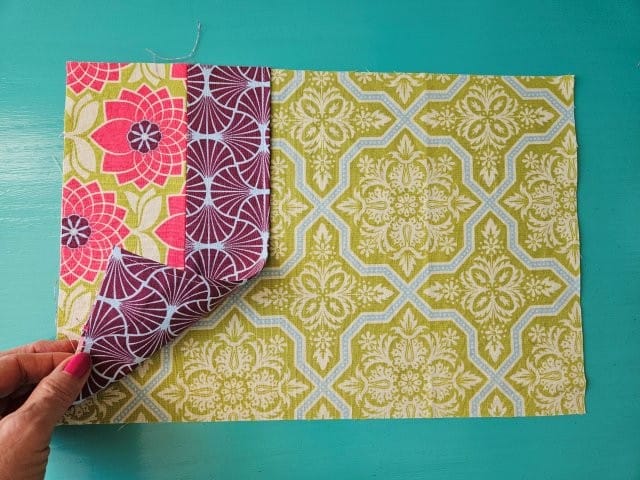 Place the side pocket on the left side of the lining