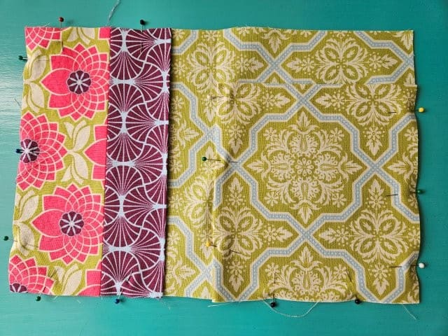 Place notepad pocket on the right side of the lining piece