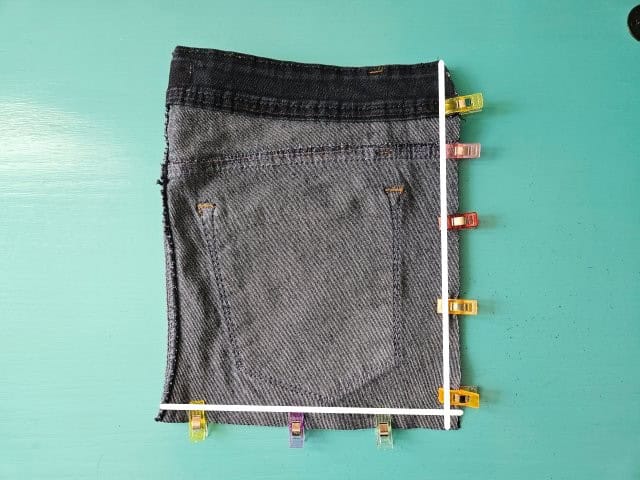 Sew the side and bottom of the jeans purse