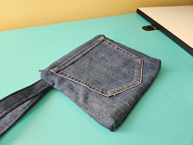 Denim wristlet out of jeans sewing project